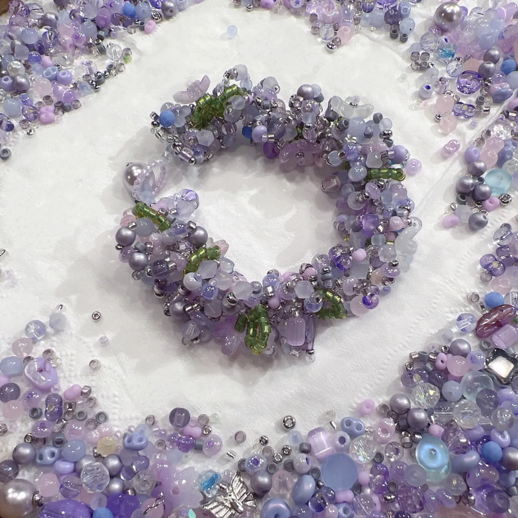 Lavender Floral Beaded Bracelet, Handmade Botanical Jewelry with Soft Purple Beads, Romantic Nature Inspired Gift for Her