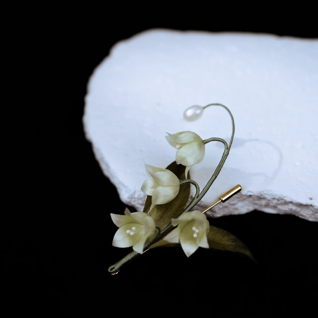 Handmade Lily of the Valley Brooch – Botanical Flower Jewelry Inspired by Nature, Traditional Ronghua Silk Thread Craft, Elegant Nature Gift & Wearable Art