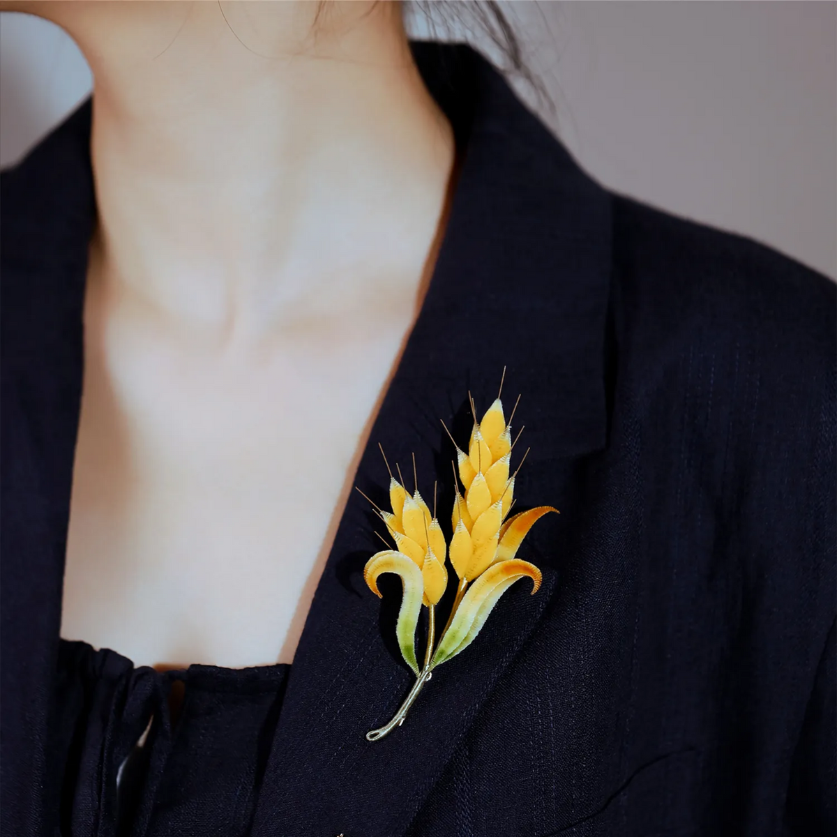 Handmade Wheat Brooch – Botanical Wearable Art Inspired by Nature, Traditional Ronghua Silk Thread Craft, Harvest Jewelry & Unique Handmade Gift