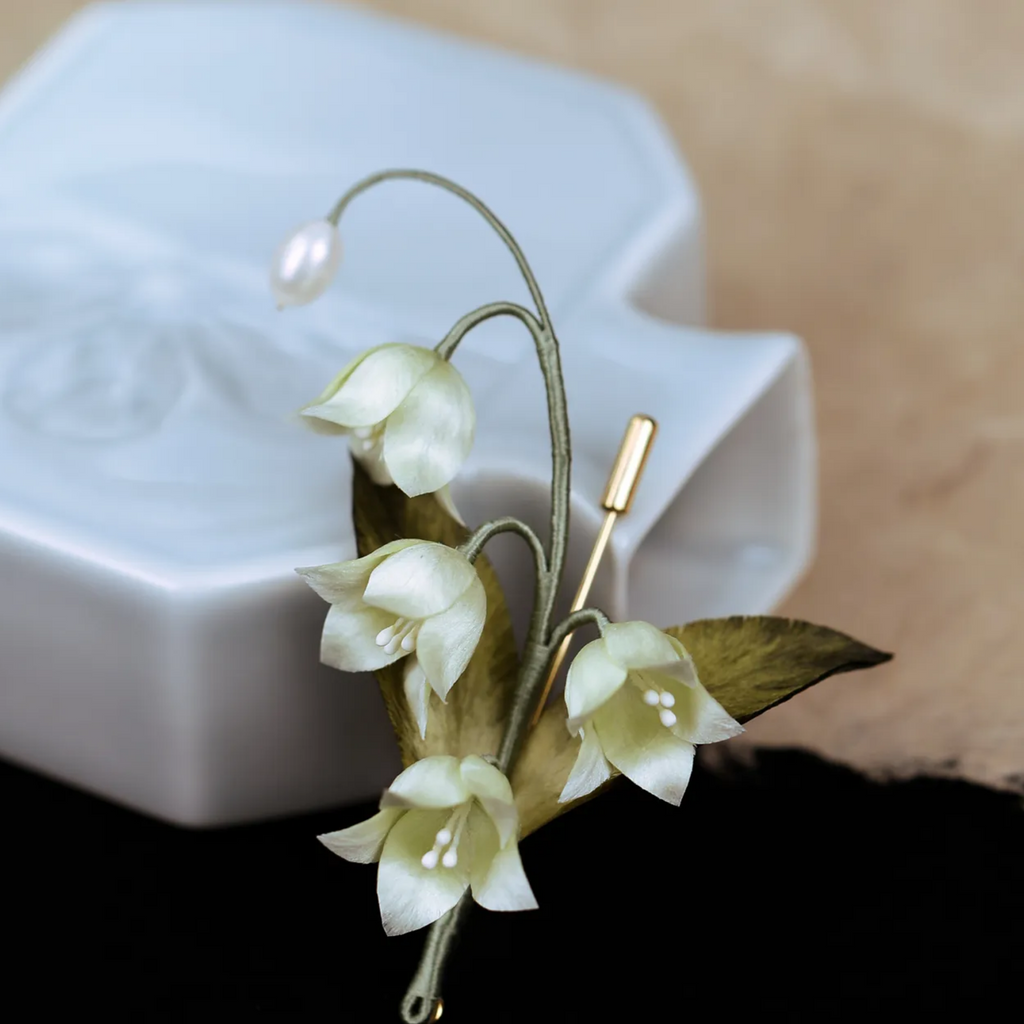 Handmade Lily of the Valley Brooch – Botanical Flower Jewelry Inspired by Nature, Traditional Ronghua Silk Thread Craft, Elegant Nature Gift & Wearable Art